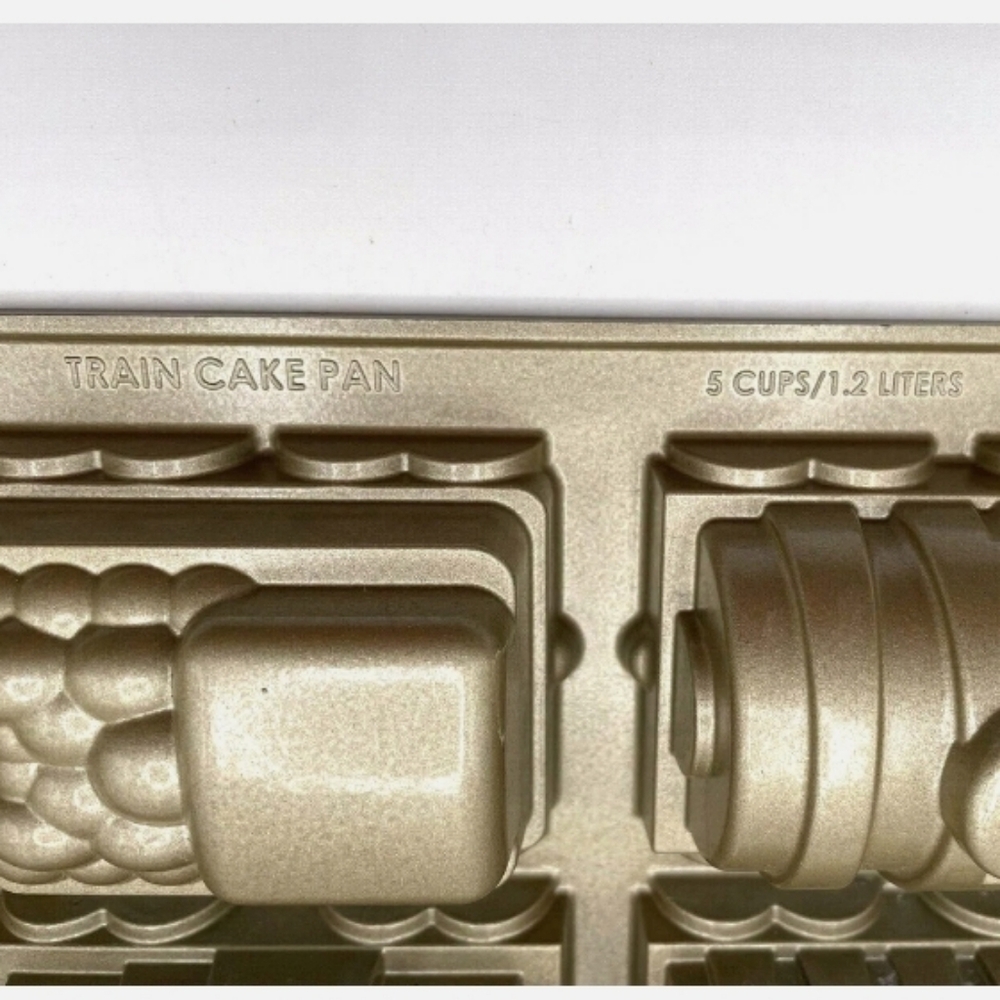 Nordic Ware Train Car Metal Cake Pan - Picture 5 of 7